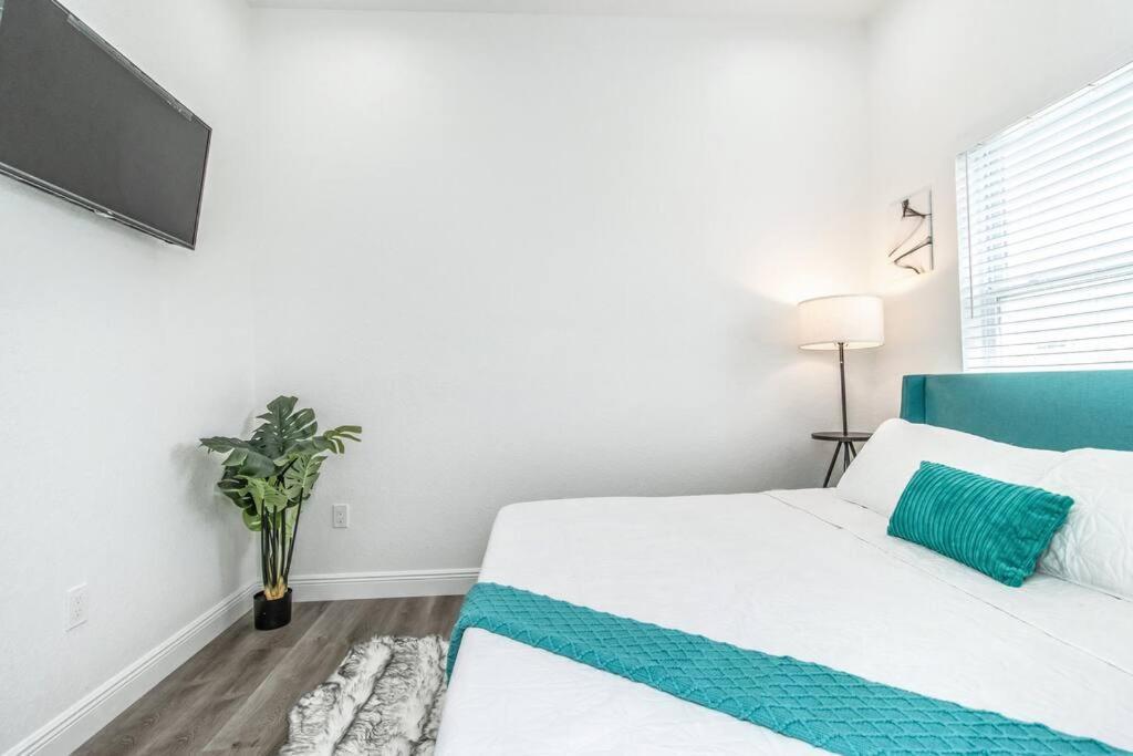 2Br Spacious House In Heart Of West Tampa Exterior photo